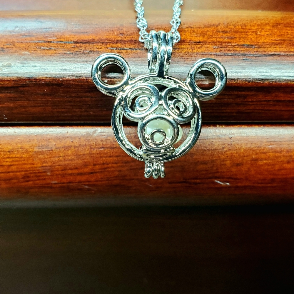 Teddy bear head  pendant necklace
